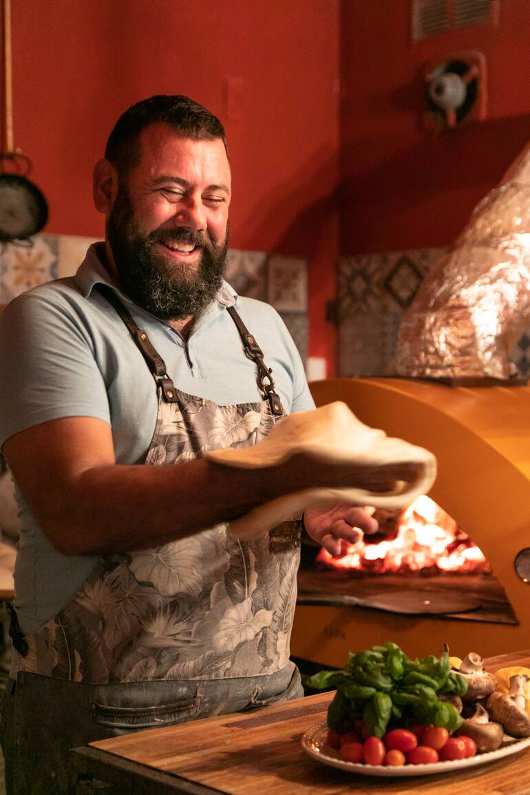 Fernando Gabioud es el cocinero de Mamma mia, un templo de la pizza napolitana