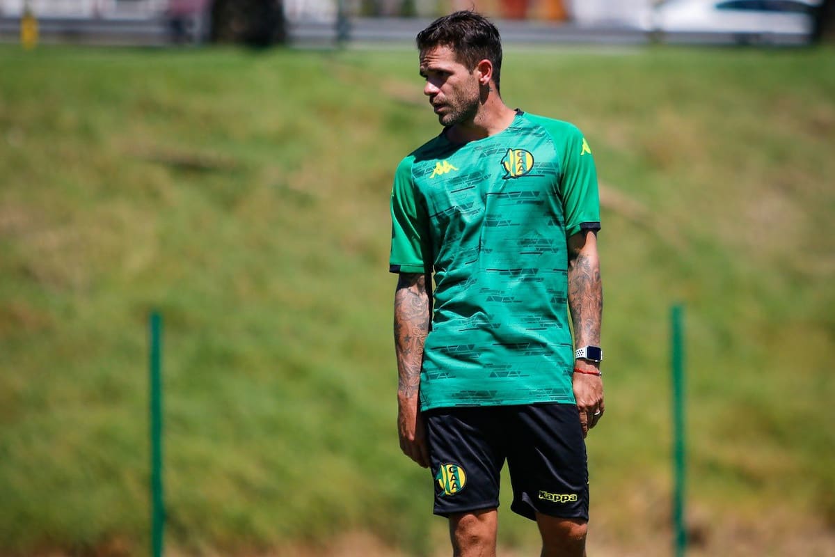 Fernando Gago como director técnico de Aldosivi.