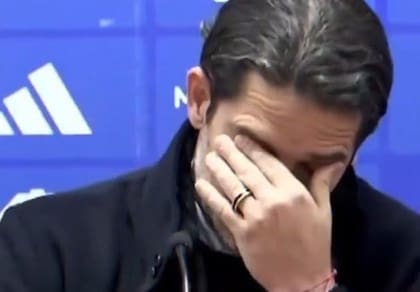 Fernando Gago, con visible malestar durante la conferencia de prensa