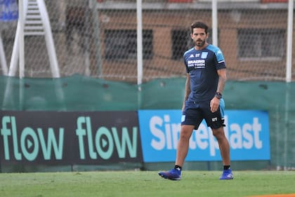 Fernando Gago, DT de Racing, apuesta a los mismos 11 que golearon a Atlético Tucumán para el clásico con Independiente