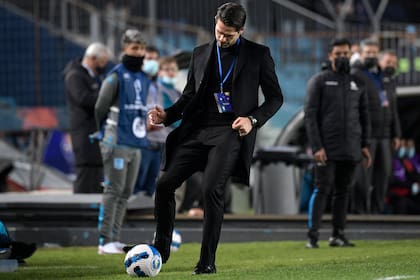 Fernando Gago, DT de Racing; el golpe no torcerá la decisión del entrenador y los dirigentes, que tenían acordado la renovación del contrato