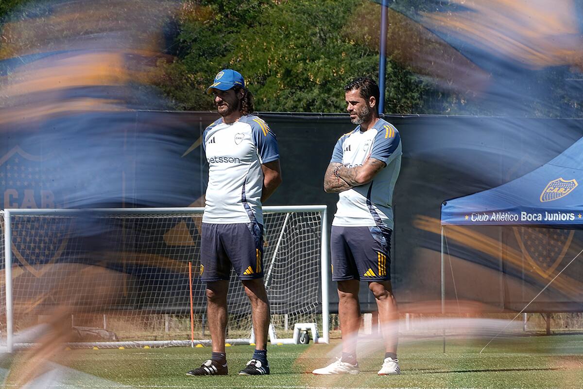 Fernando Gago en un entrenamiento de Boca; el DT no termina de encontrar las respuestas que busca en el equipo