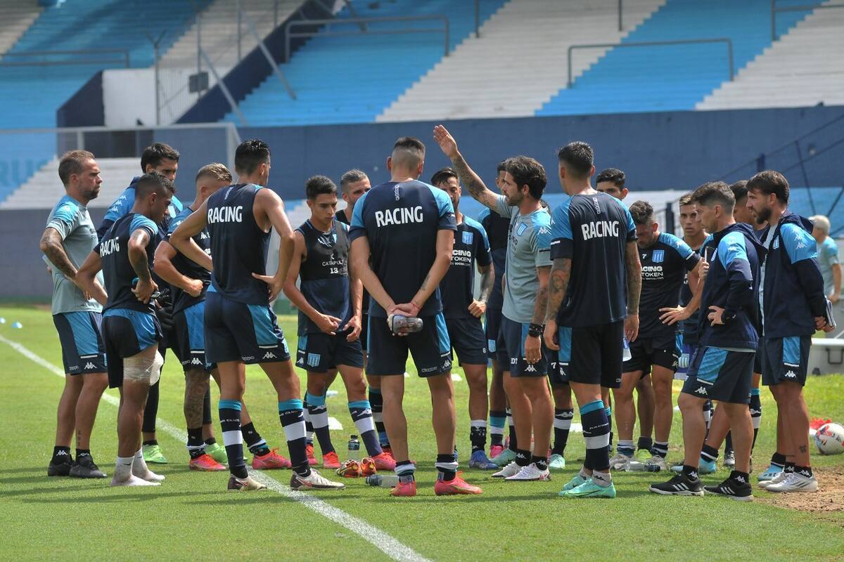 Fernando Gago, en una charla íntima, parece tocar el orgullo de los jugadores de Racing, que buscarán un paso decisivo en la Copa Sudamericana