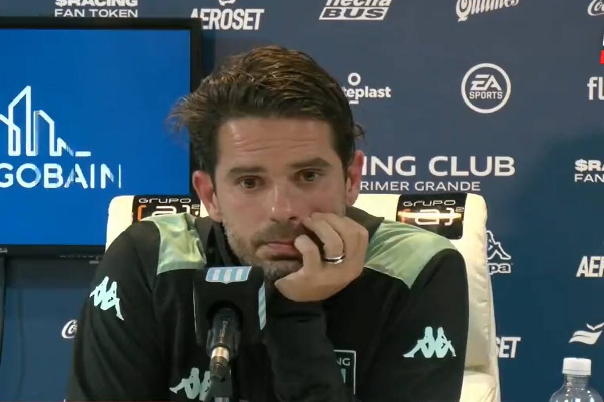 Fernando Gago ratificó su continuidad y desestimó las críticas y los pasacalles en la conferencia de prensa