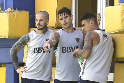 Benedetto, Gago y Pavón, durante un entrenamiento de Boca