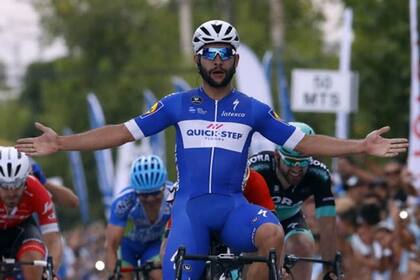 Fernando Gaviria festeja su victoria