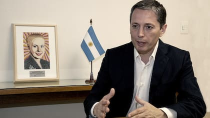 Fernando Gray cuestionó a la empresa por no construir una subestación comprometida. Pedirá el desplazamiento.