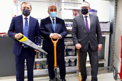 Fernando Gray, intendente de Esteban Echeverría y enfrentado a Máximo Kirchner; Juan Manzur, jefe de Gabinete, y Matías Kulfas, el ministro de Producción resistido por el kirchnerismo