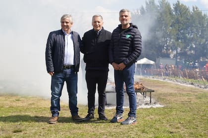 Fernando Gray y Juan Zabaleta, dos rivales de La Cámpora, se mostraron este domingo con Guillermo Britos, intendente de Chivilcoy