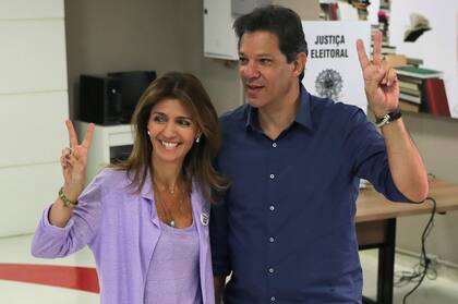 Fernando Haddad junto a su esposa