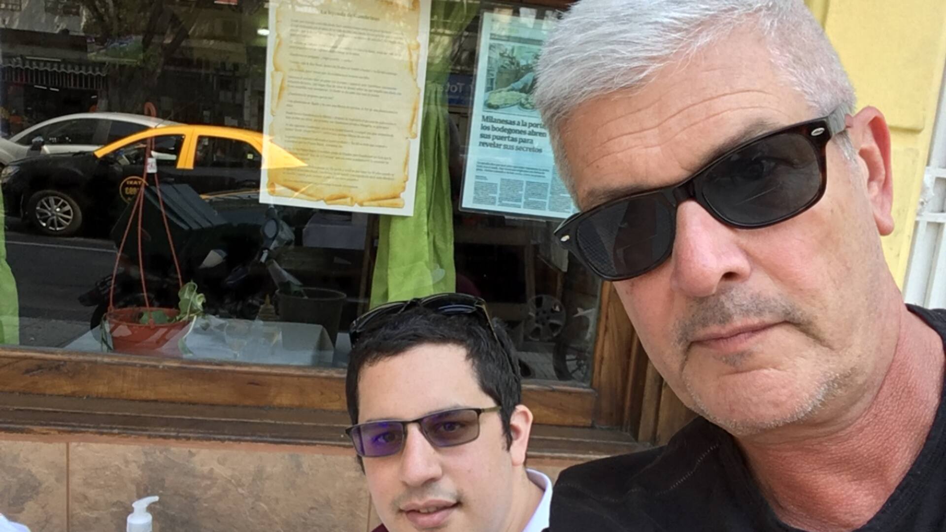 Fernando junto a su hijo, Pedro.
