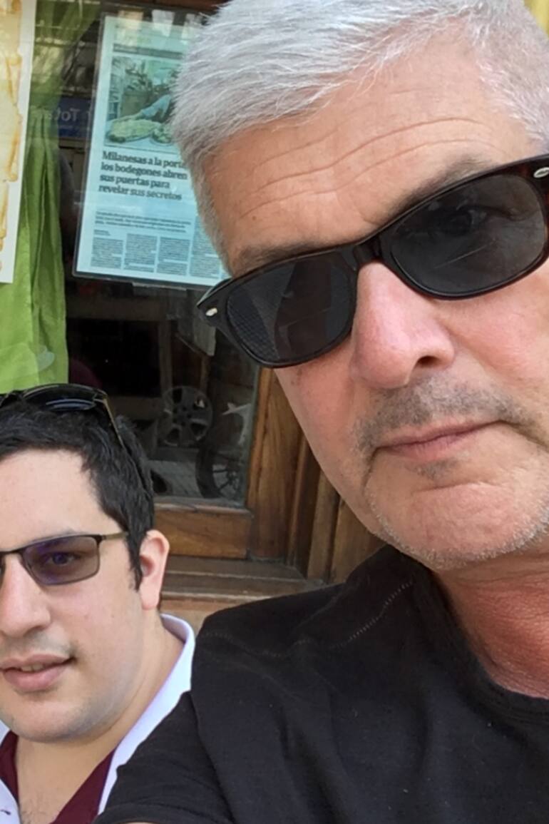 Fernando junto a su hijo, Pedro.