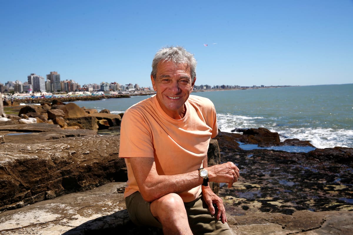 Fernando Lúpiz disfruta de la temporada marplatense, mientras proyecta un año con la posibilidad de regresar con el texto de Edmond Rostand a Buenos Aires y exponer sus pinturas en una galería porteña