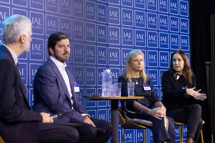 Fernando Marengo, Chief Economist en BlackTORO; María Castiglioni Cotter, Directora de C&T Asesores Económicos; y Milagros Gismondi, economista en Cohen Aliados Financieros