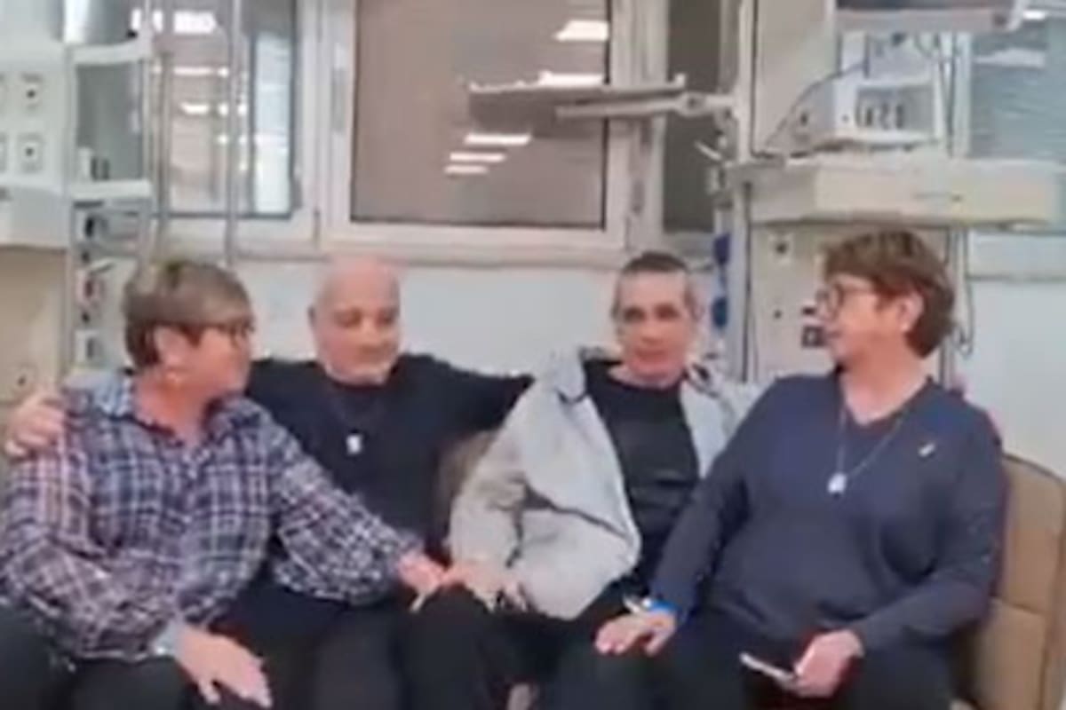 Fernando Marman y Luis Har, junto a sus parejas, en el hospital