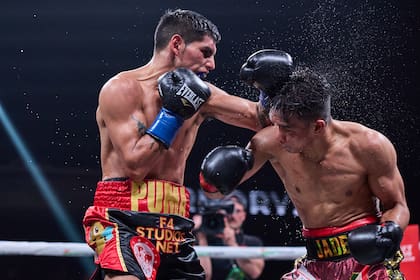 Fernando Martínez, durante su combate con Jade Bornea, en junio