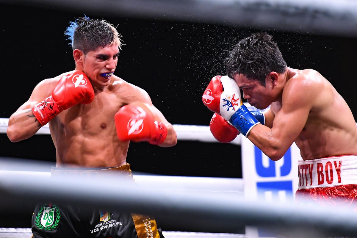 Fernando Martínez es el único campeón mundial argentino de la actualidad: aquí, en la pelea ante el filipino Jerwin Ancajas, a quien destronó el 22 de febrero del año último