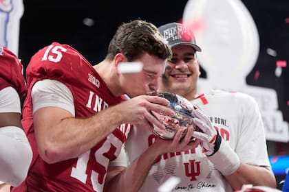 Fernando Mendoza espera coronar una increíble campaña con el primer título nacional de Indiana