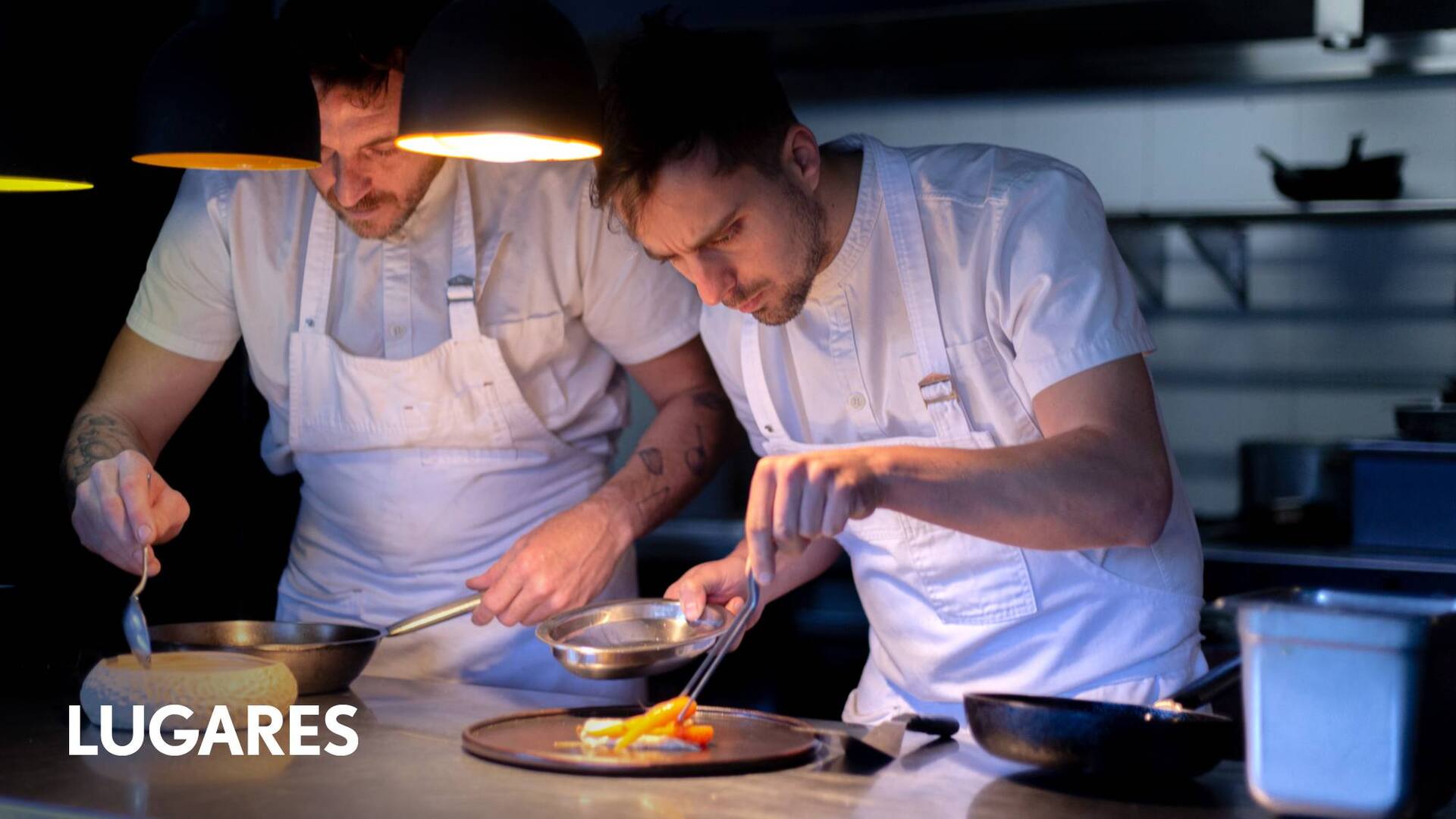 Fernando Mirco y Claudio Garbarino están al frente del restaurante de cocina contemporánea que apuesta a los productos locales de temporada respaldada por el manejo de técnicas culinarias precisas.