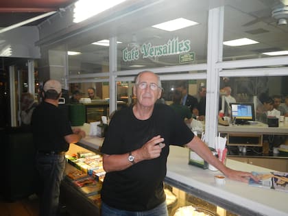 Fernando no cambia su barrio por nada.