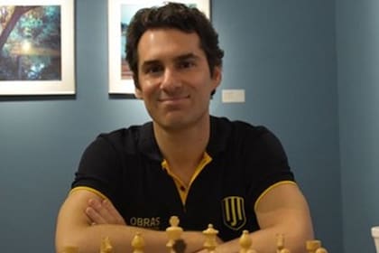 Fernando Peralta tiene 42 años y lleva 20 en lo alto del ajedrez nacional; por cuarta ocasión logró el Campeonato Argentino.