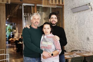 Es pediatra y creó el primer restaurante atendido por jóvenes neurodivergentes para ayudar a su hija a insertarse laboralmente