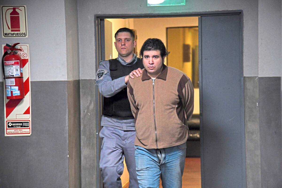 Fernando Sabag Montiel es trasladado a la sala donde se lleva adelante el juicio por el atentado contra Cristina Kirchner