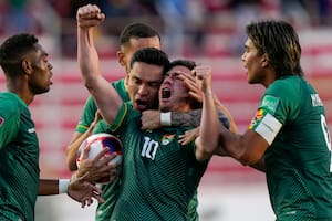 Fernando Saucedo celebra su golazo, que le dio el empate a Bolivia ante Colombia en La Paz