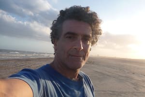 Fernando Spiner, en Villa Gesell, su hogar de toda la vida