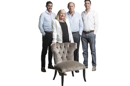 Fernando, Stella Maris, Roberto y Federico Fontenla, la comisión directiva de una empresa familiar.
