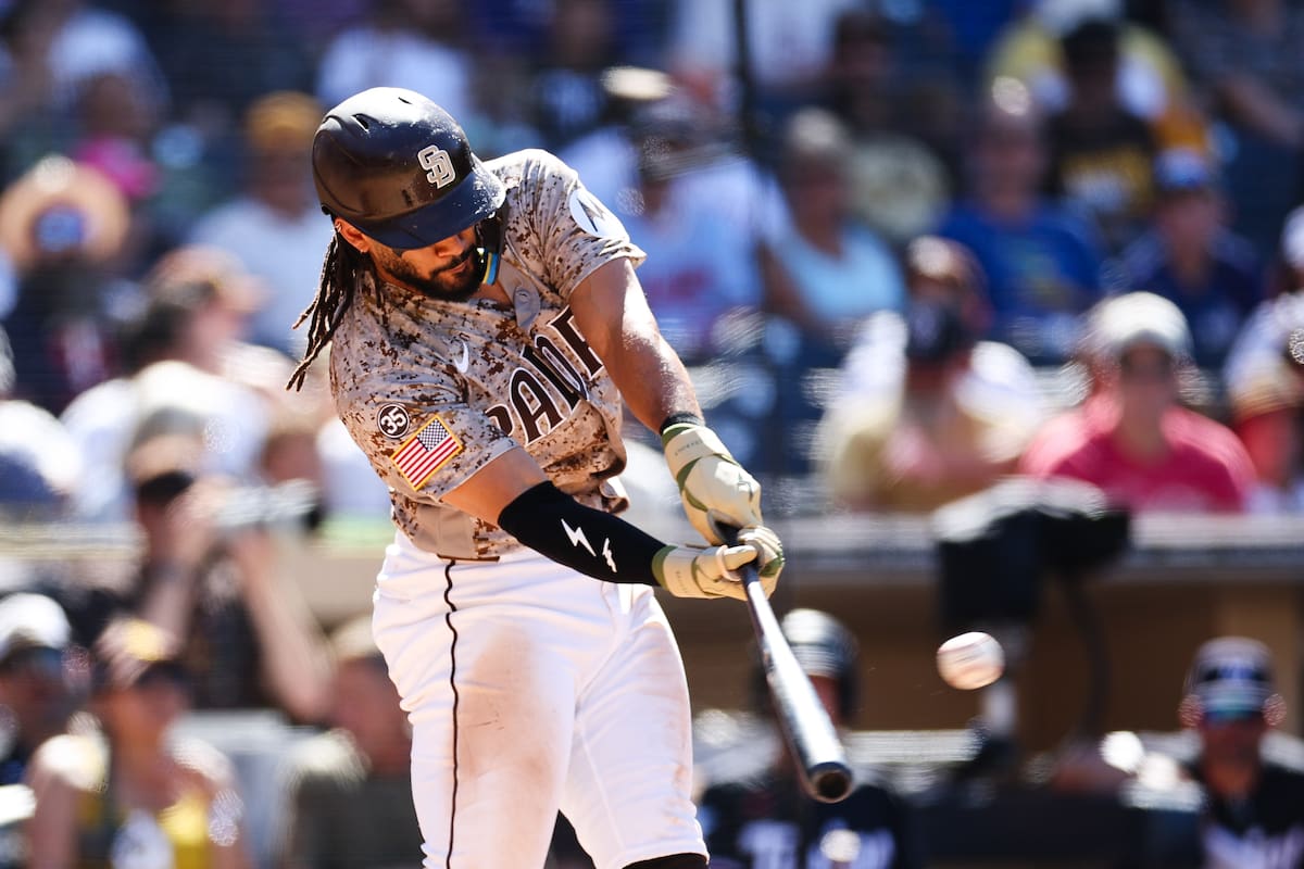 Fernando Tatis Jr., de los Padres de San Diego, conecta un cuadrangular solitario en la octava entra