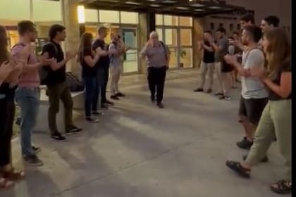 Fernando Vilella, al salir en noviembre pasado de su última clase como profesor de una materia en la Facultad de Agronomía de la UBA
