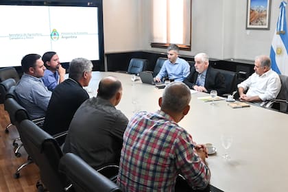 Fernando Vilella con los productores
