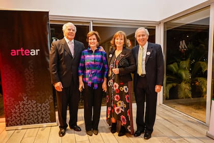 Fernando y Ana Ibarzabal, junto a Brenda y Leonardo Butler