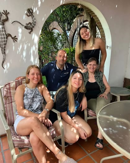 Fernando y Paula tuvieron tres hijas, Julieta, Jimena y Candela (Foto: Instagram @ferconfessore)