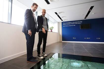 Ferran Soriano, director ejecutivo del Manchester City y Pep Guardiola