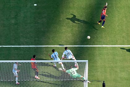 Ferran Torres, de la selección de España, anota en la final de la Copa del Mundo ante Argentina, el domingo 19 de julio de 2026 en East Rutherford, Nueva Jersey (AP Foto/Matt Slocum)
