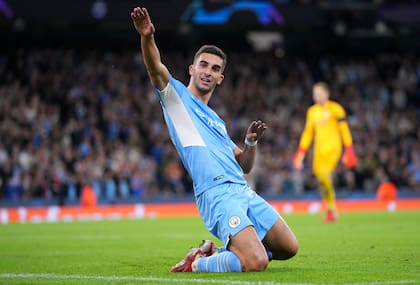 Ferran Torres del Manchester City celebra tras marcar un gol que luego fue anulado durante el partido del grupo A de la Liga de Campeones de la UEFA entre el Manchester City y el RB Leipzig
