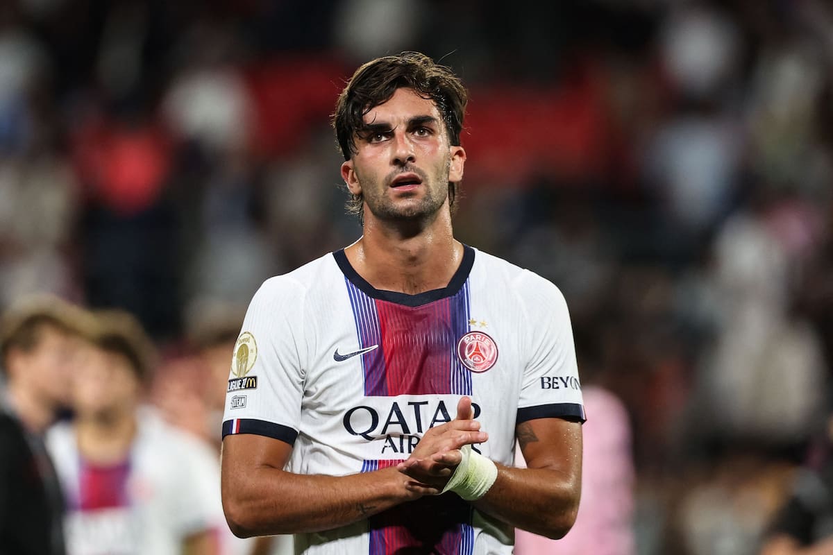 Ferrán Torres ingresó en el entretiempo y cumplió con creces en su debut: reemplazó a Ousmane Dembélé y, desde la derecha, mostró la inteligencia para llegar al área como 9 y convertir por duplicado.