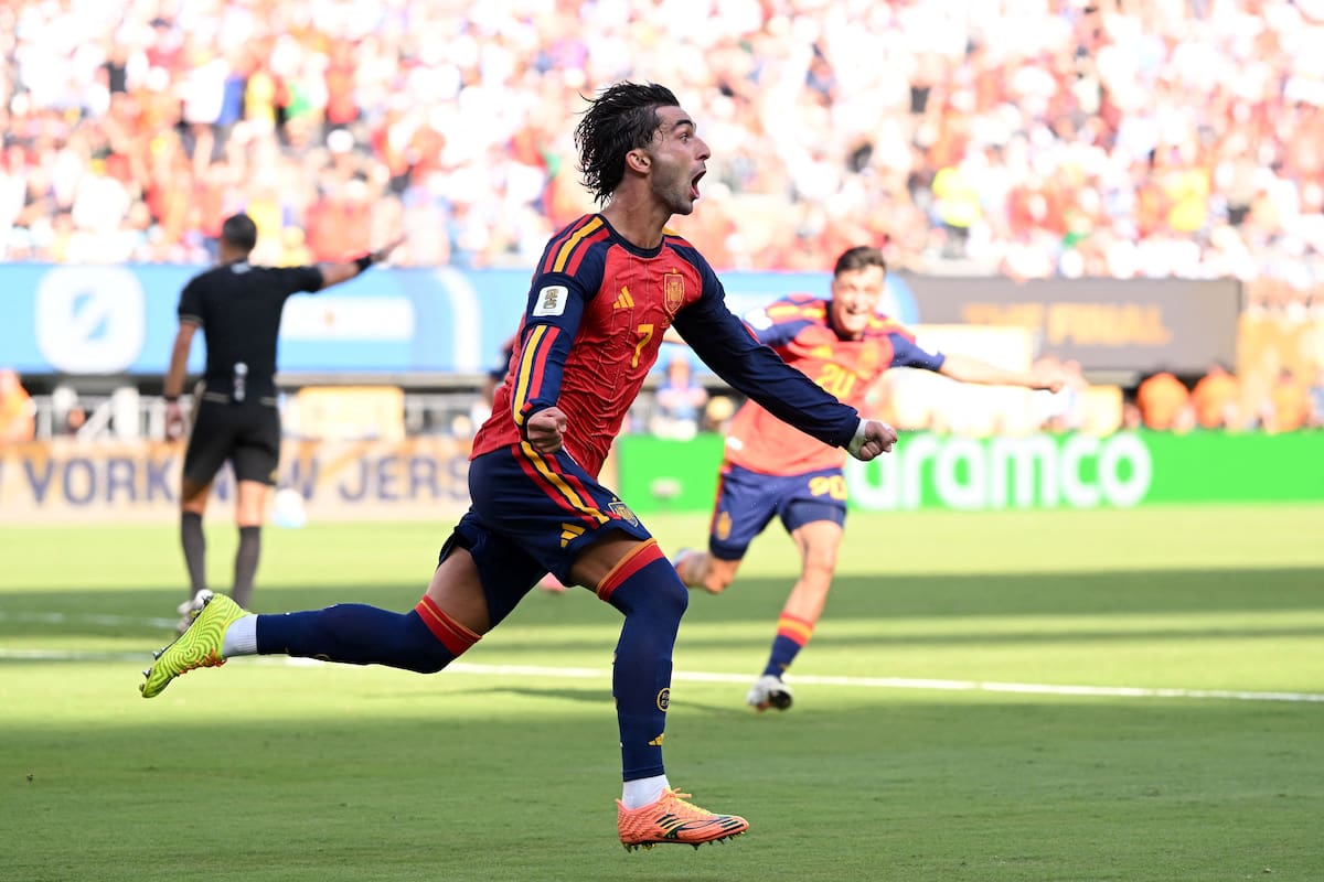 Ferrán Torres le dio la victoria a España, anotando en el inicio del segundo tiempo suplementario (Ảnh: DAVID RAMOS)