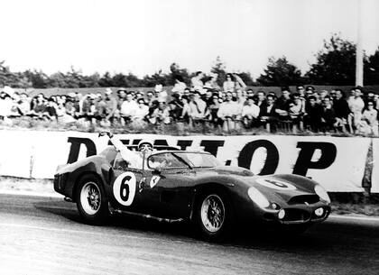 La Ferrari 330 LM. Esta máquina, ganadora en 1962, descansa en la Argentina