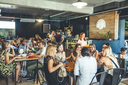 Ferrari, es socio fundador y CEO de la marca. A los 30 años se retiró de las fuerzas especiales de la Armada Argentina para abrir un café