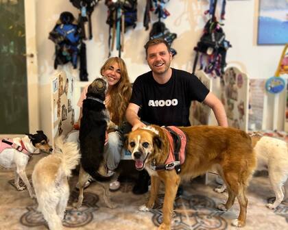 Ferrario en una visita a una guardería canina del barrio de Palermo.