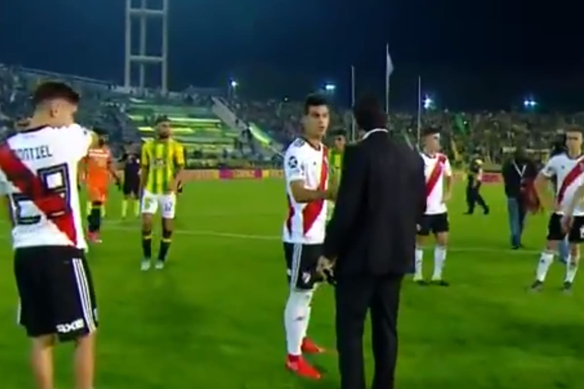 Ferreira le extiende la mano a Gallardo, pero el Muñeco sigue con su reto