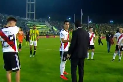 Ferreira le extiende la mano a Gallardo, pero el Muñeco sigue con su reto