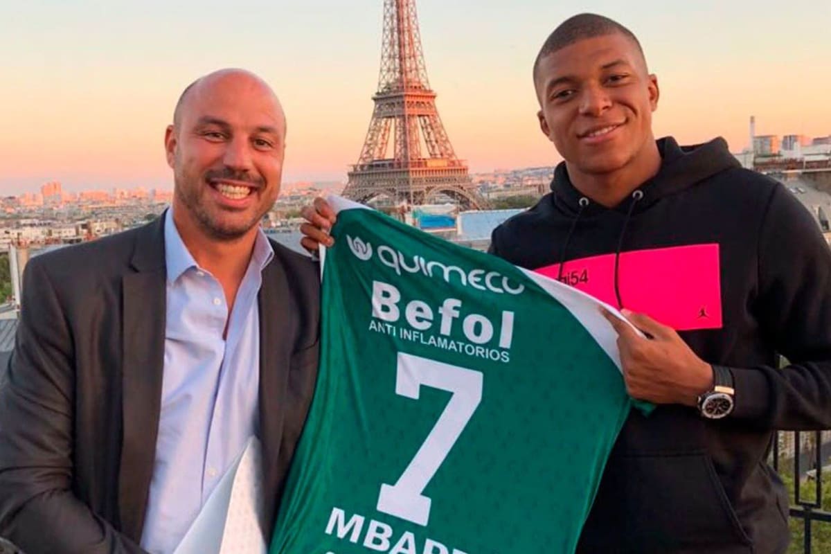 Ferrer, Mbappé, la torre Eiffel y la camiseta de Sarmiento de Junín