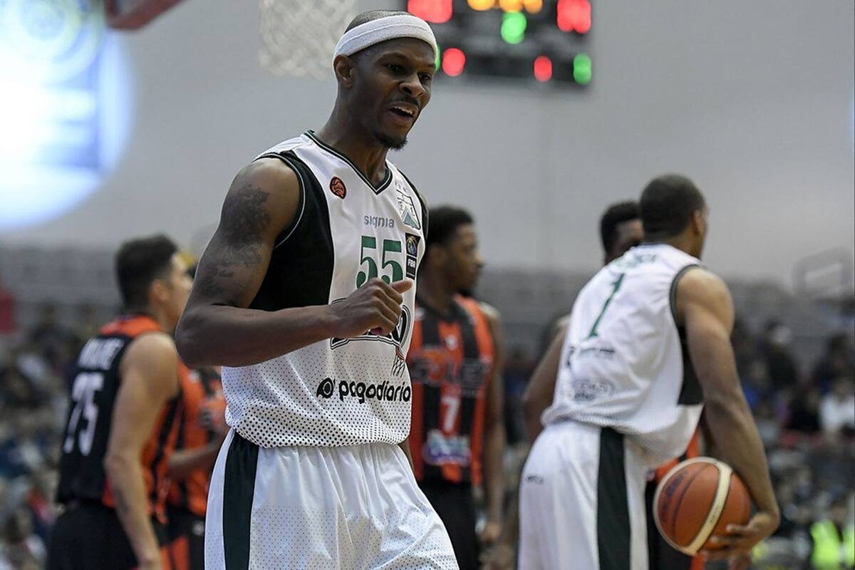 Ferro volvió al plano internacional con un triunfo