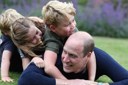 El príncipe William reveló su secreto para que sus hijos vayan a dormir