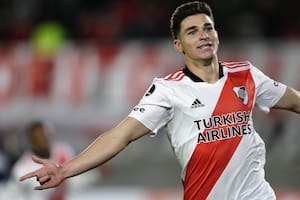 Festeja Álvarez, autor de tres goles en el primer tiempo