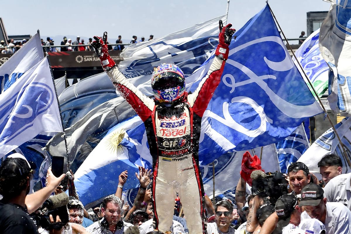 Festeja el campeonato Mariano Werner en San Juan: el paranaense sumó su tercera estrella y con la conquista igualó en cantidad de coronas a Roberto Mouras y a Oscar Pincho Castellano